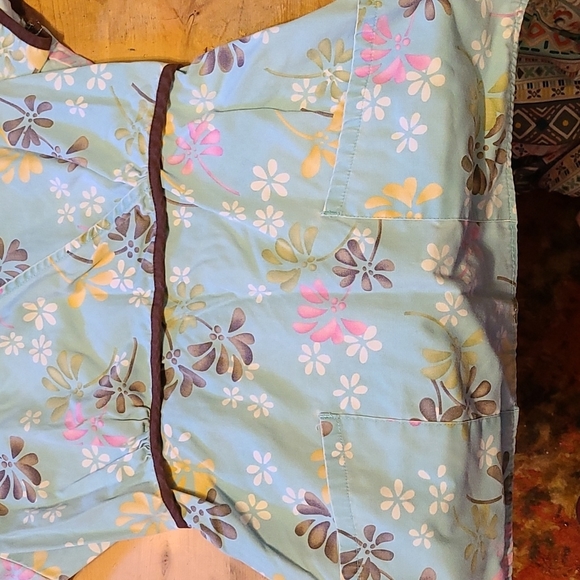 SB Scrubs Top Fitted Sz XS Floral - Picture 4 of 9